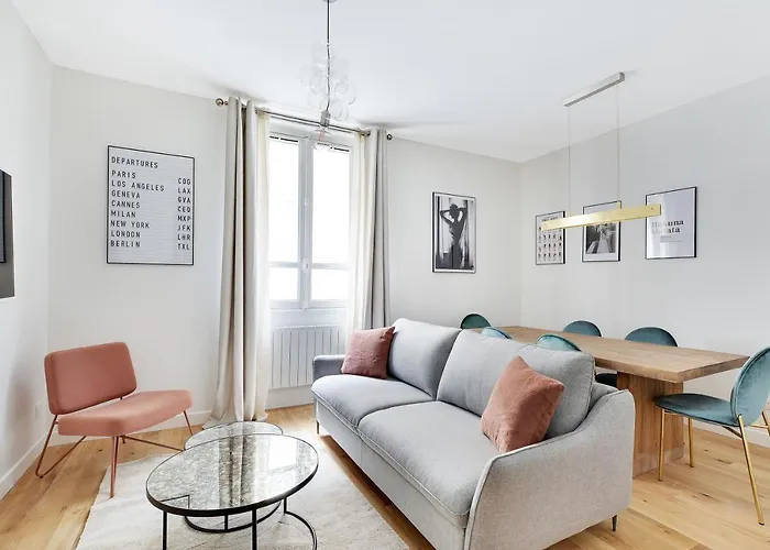 Pick A Flat's In Parc Monceau - Rue De Naples